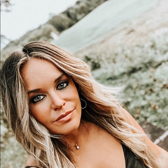 Meet your Posher, Chrissy - Picture 7 of 8